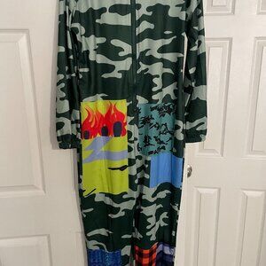 Unique army fatigue jumper with a pop of style